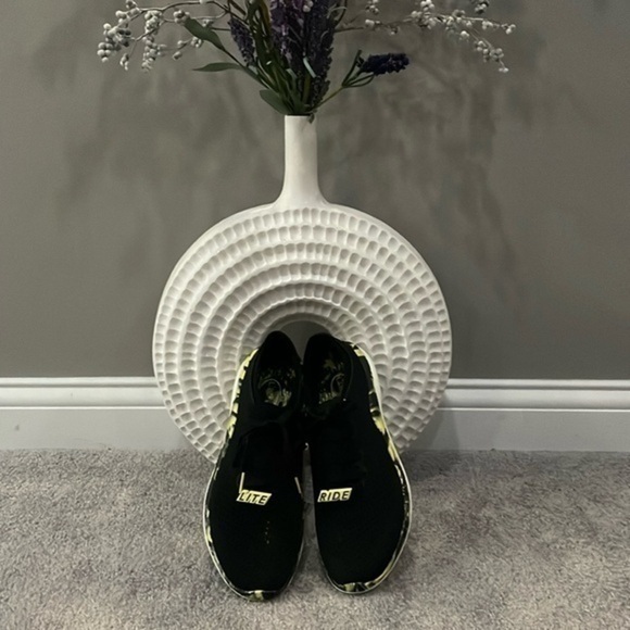 NWOB Men’s crocs. Lite Ride. Marbled pattern. Size 8. - Picture 1 of 6